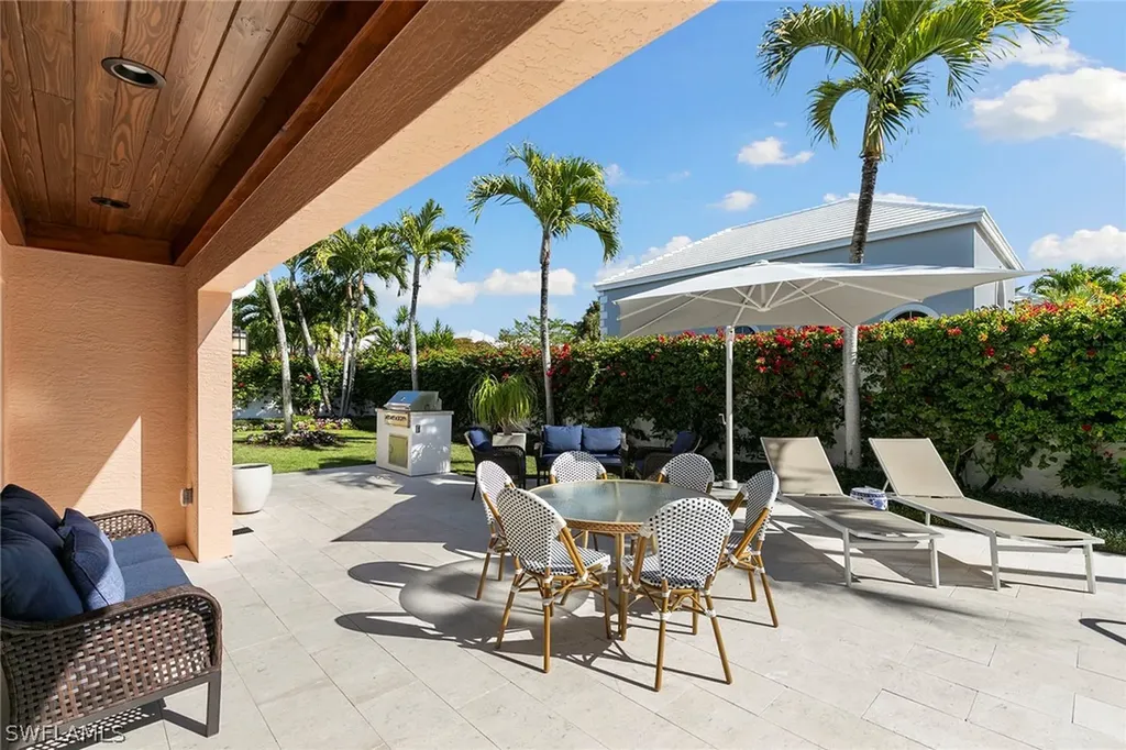 831 Rue Deville Naples FL 34108