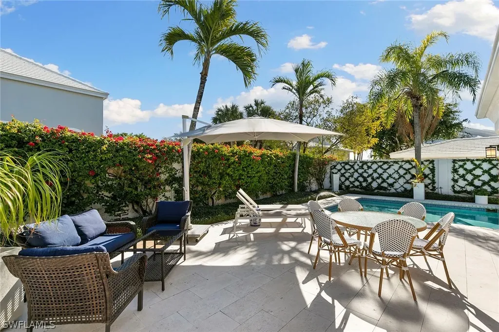 831 Rue Deville Naples FL 34108