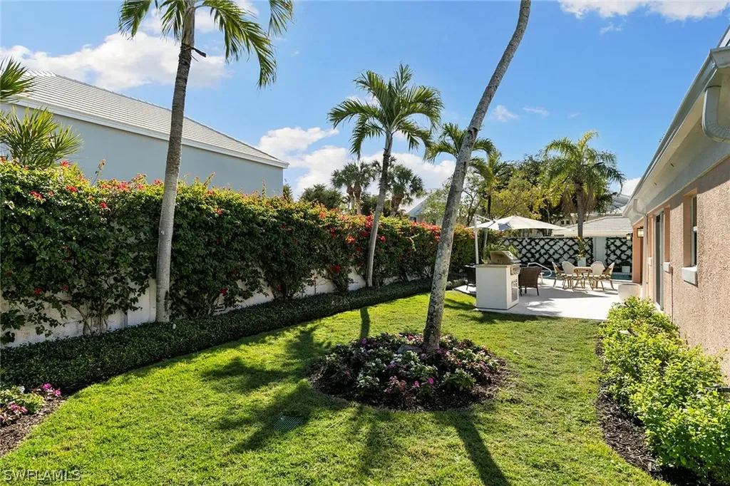 831 Rue Deville Naples FL 34108