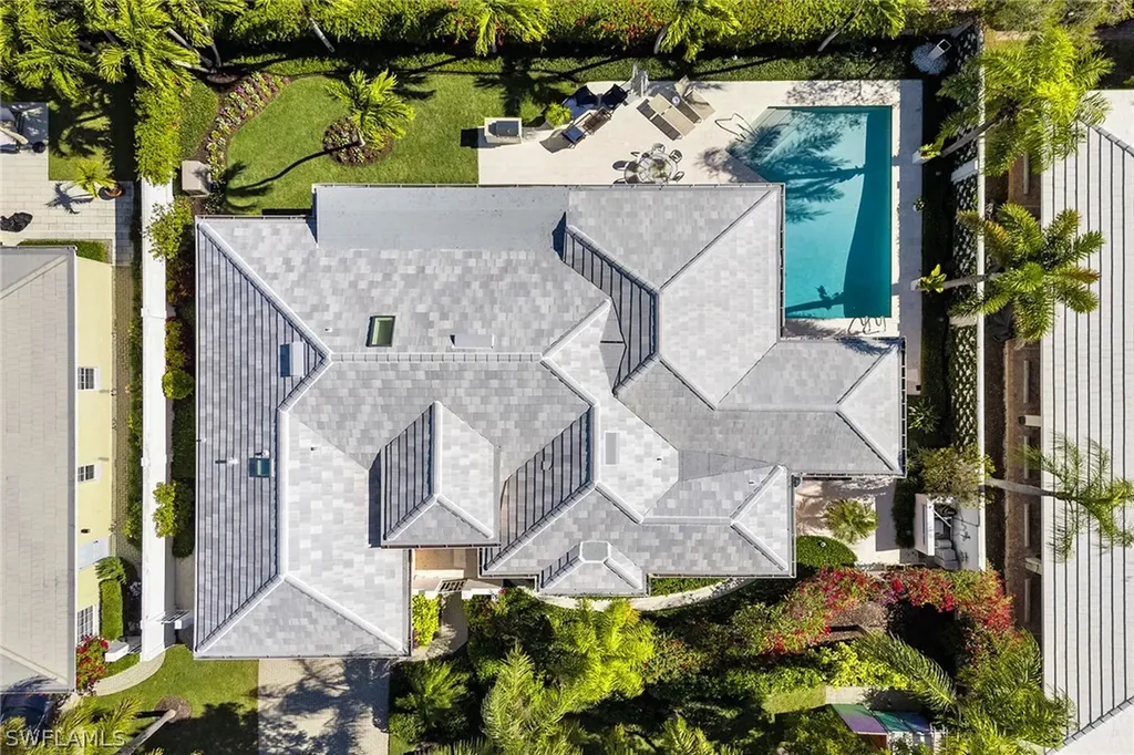 831 Rue Deville Naples FL 34108