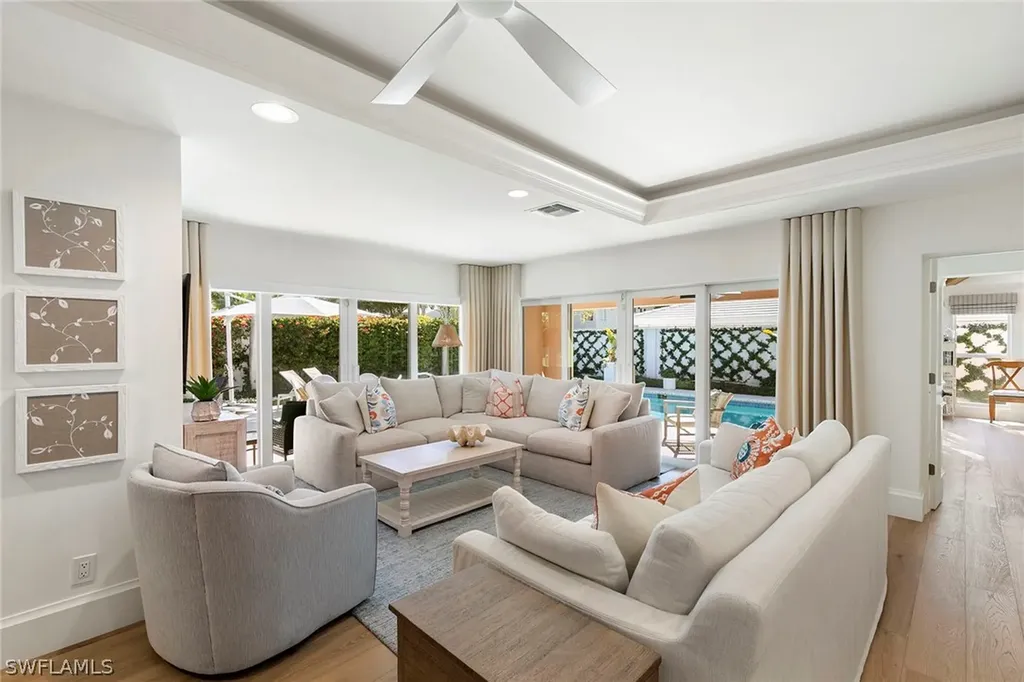 831 Rue Deville Naples FL 34108