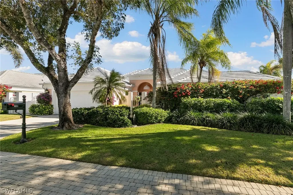 831 Rue Deville Naples FL 34108
