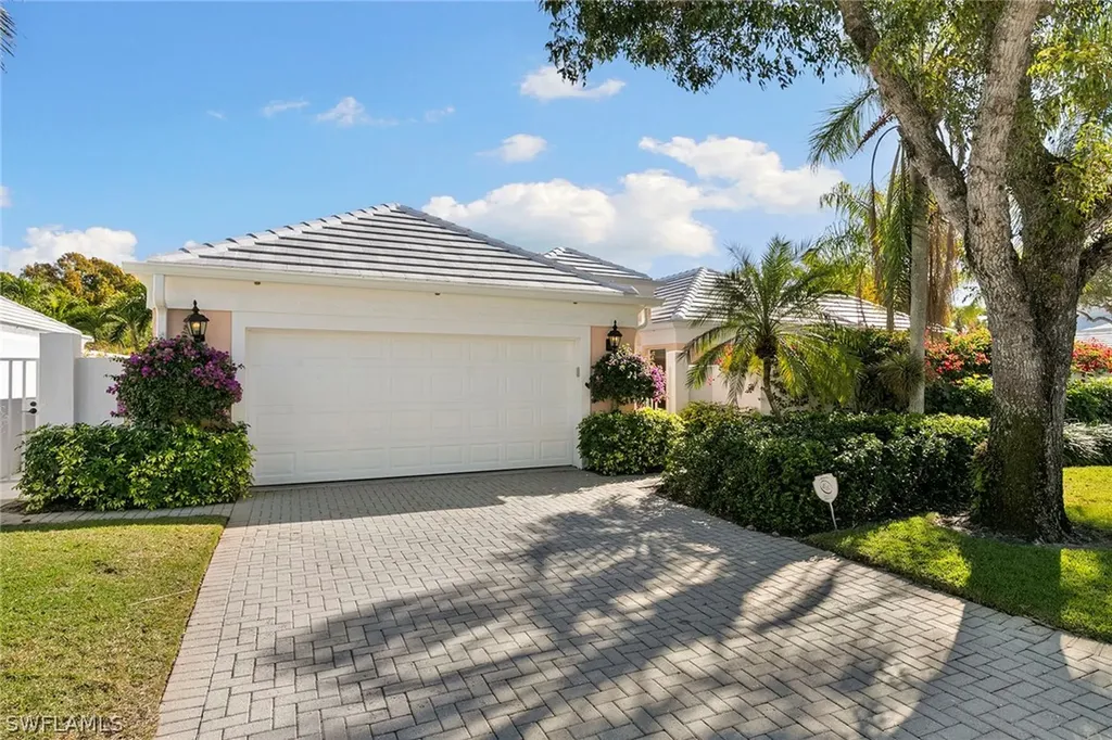 831 Rue Deville Naples FL 34108