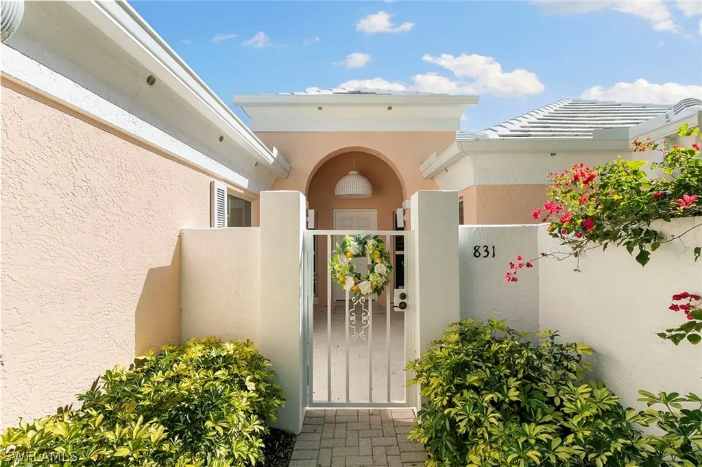 831 Rue Deville Naples FL 34108