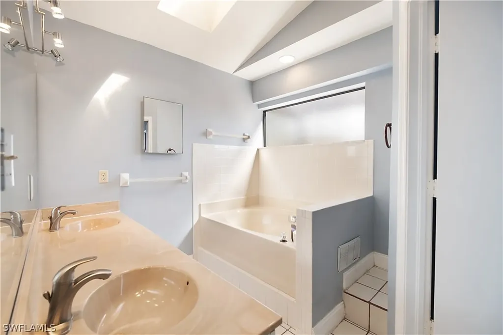 1250 Jardin Drive Naples FL 34104