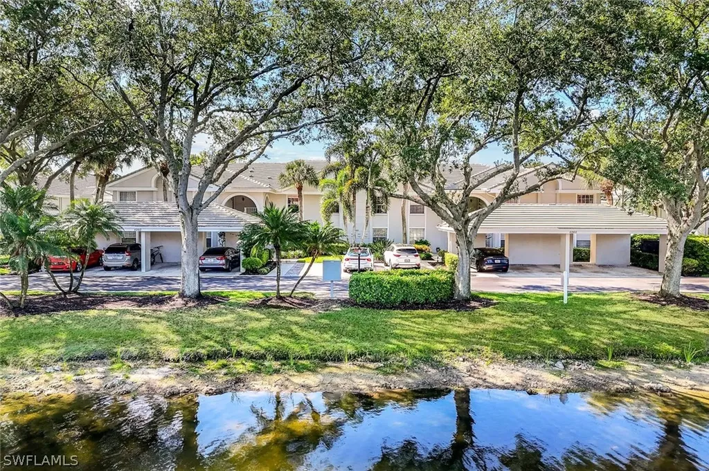 Naples FL, 6260 Bellerive Avenue, Unit 402