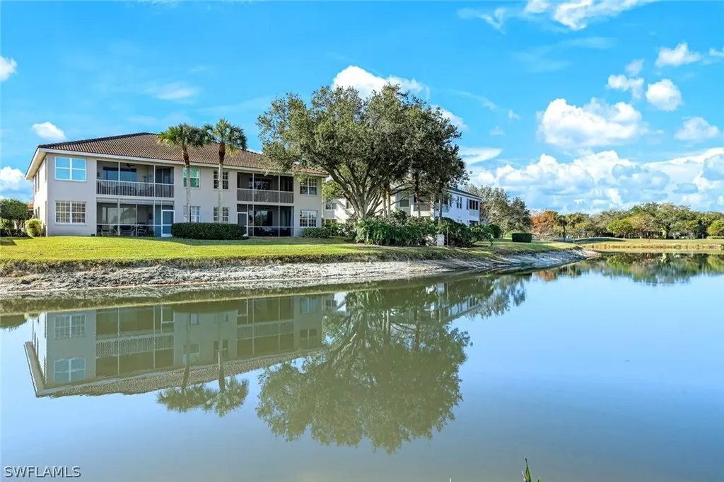 2033 Crestview Way Naples FL 34119