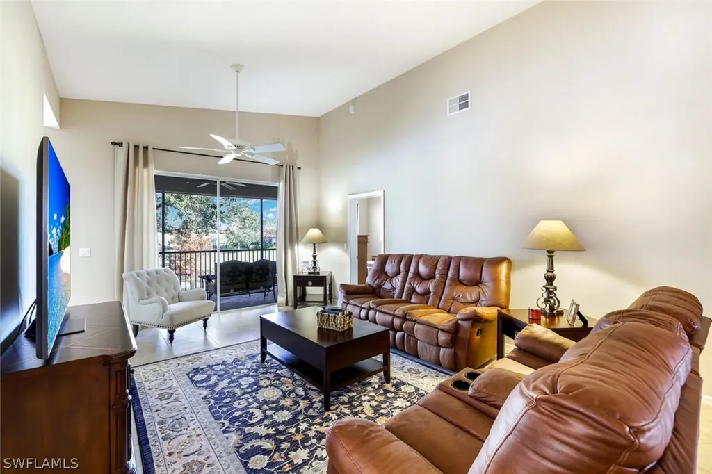 2033 Crestview Way Naples FL 34119