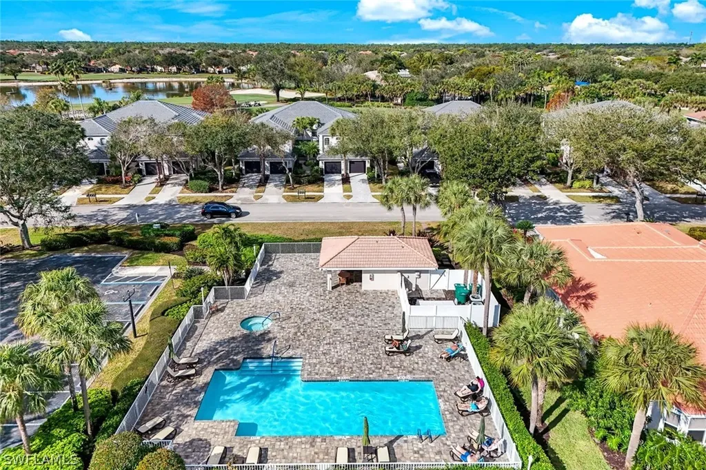 2033 Crestview Way Naples FL 34119