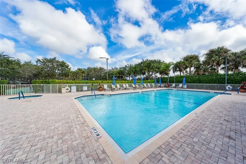 2033 Crestview Way Naples FL 34119