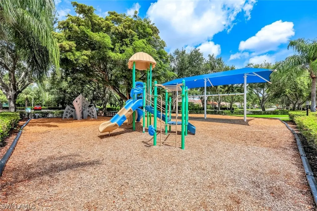 2033 Crestview Way Naples FL 34119