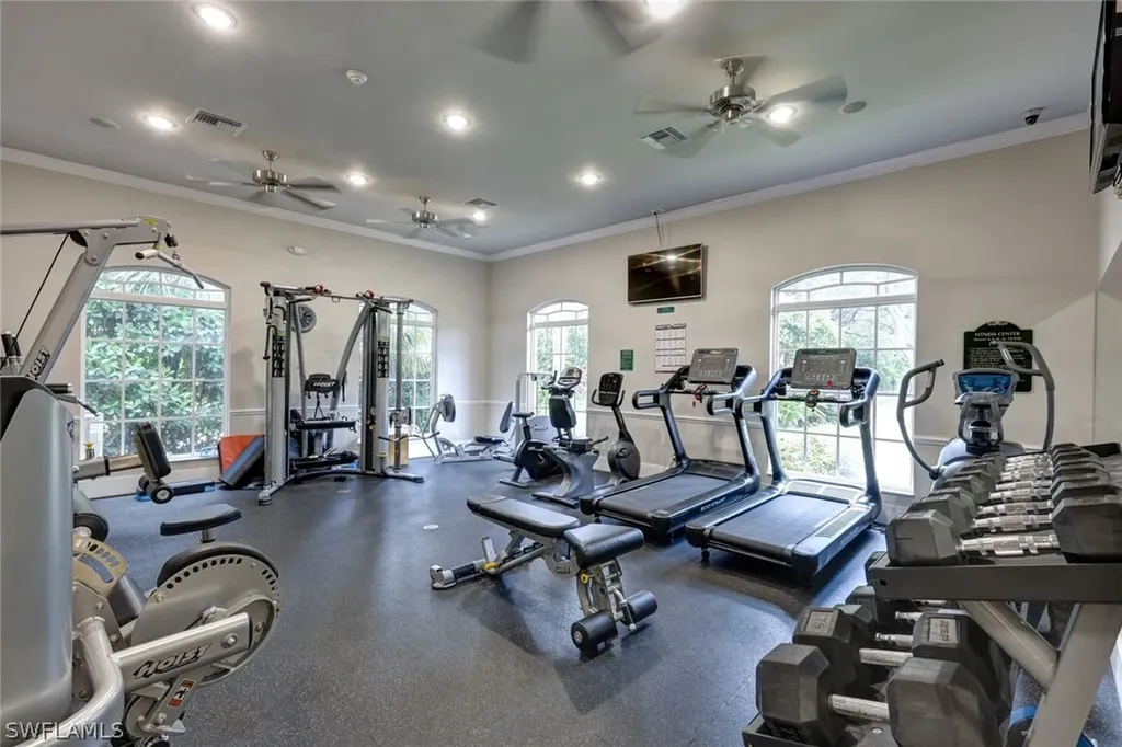 2033 Crestview Way Naples FL 34119