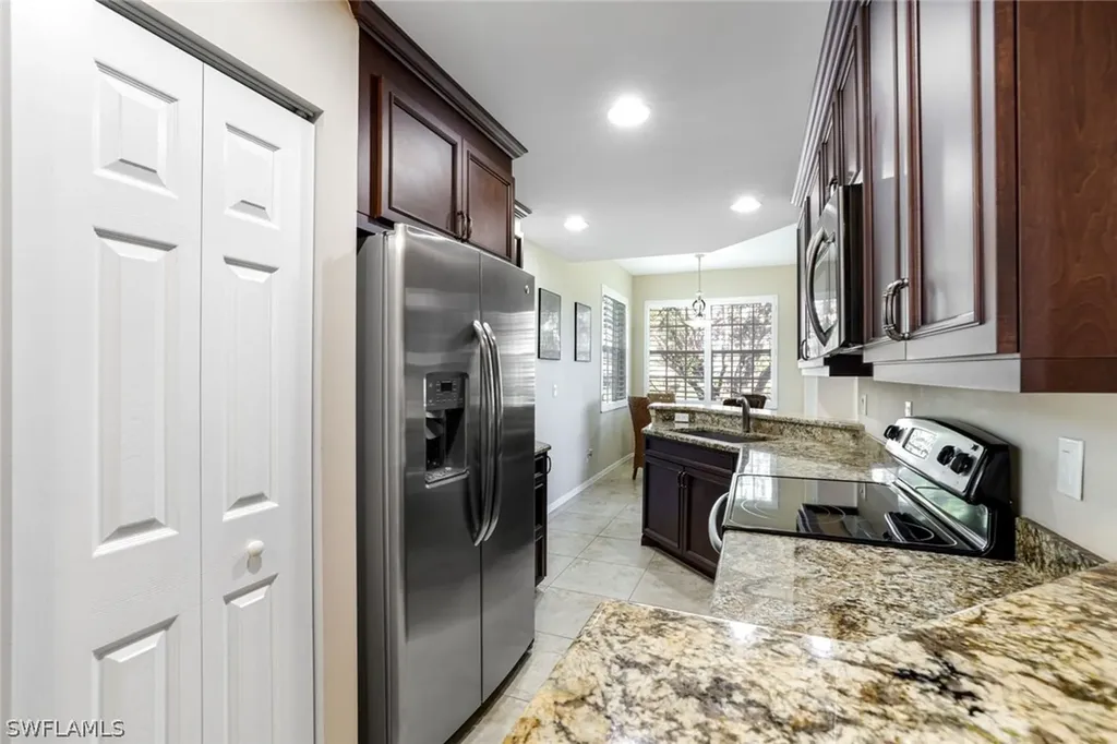 2033 Crestview Way Naples FL 34119
