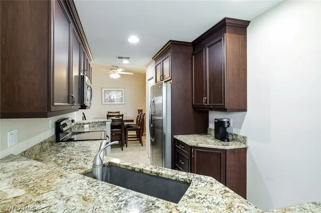 2033 Crestview Way Naples FL 34119