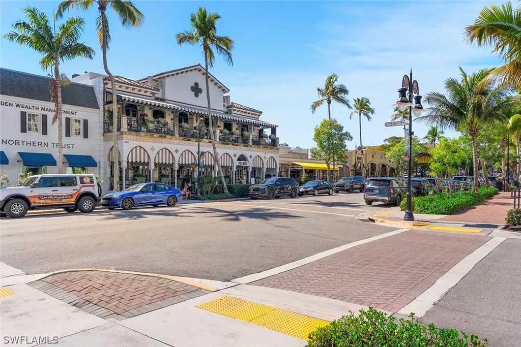 395 7th Avenue S Naples FL 34102