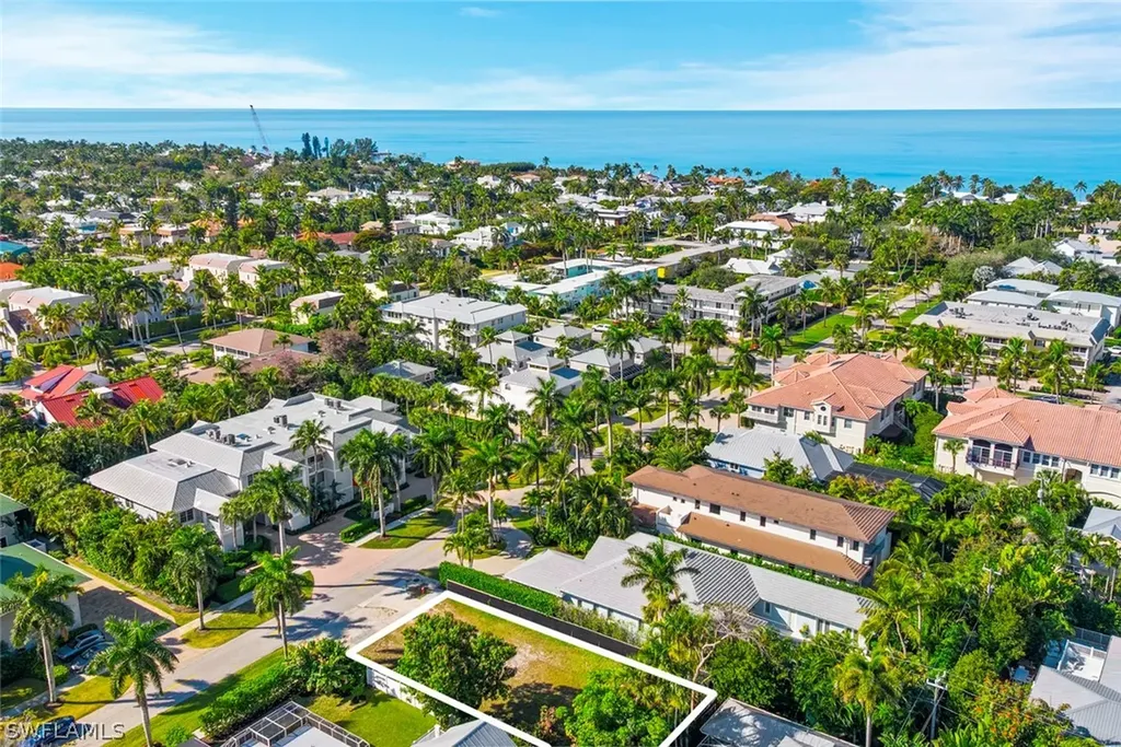 395 7th Avenue S Naples FL 34102