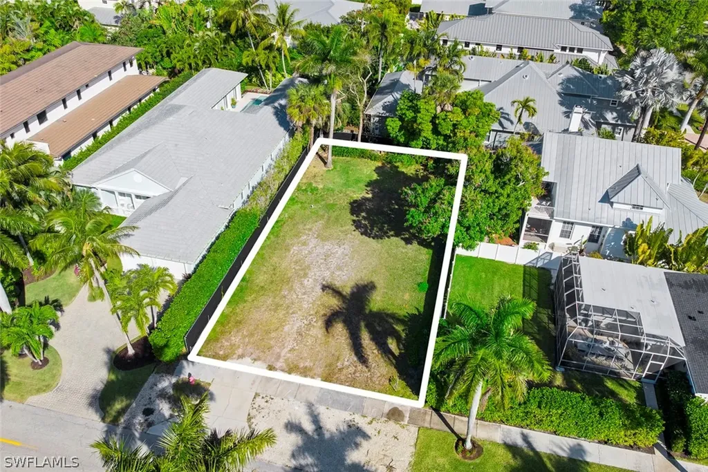 395 7th Avenue S Naples FL 34102
