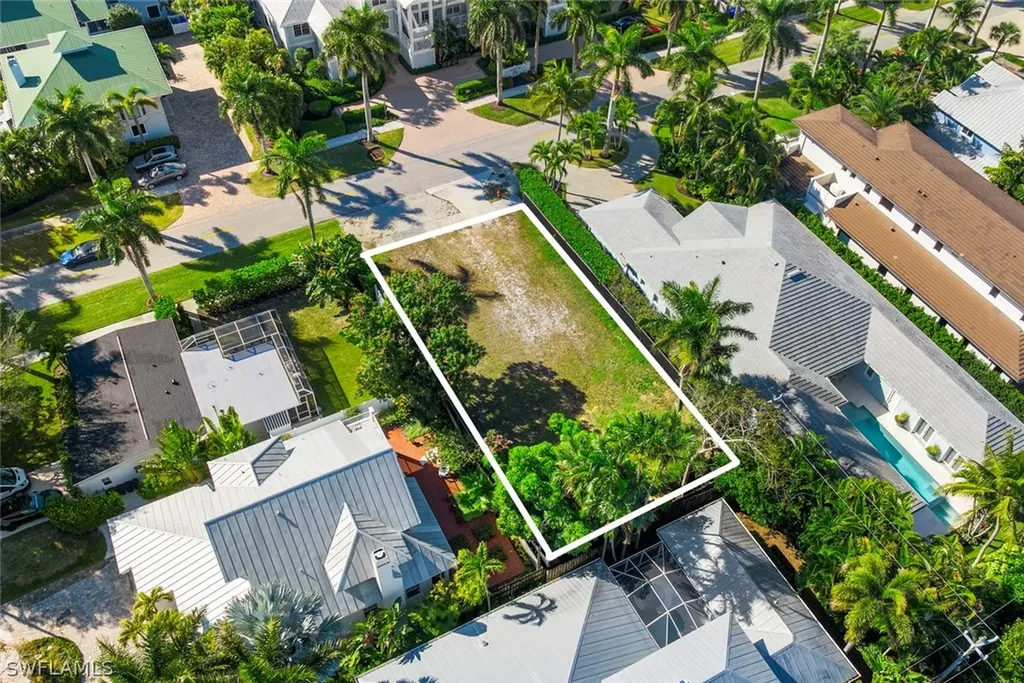 395 7th Avenue S Naples FL 34102