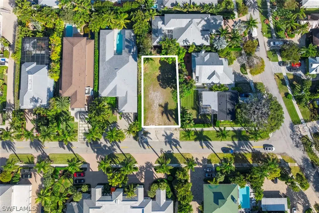 395 7th Avenue S Naples FL 34102