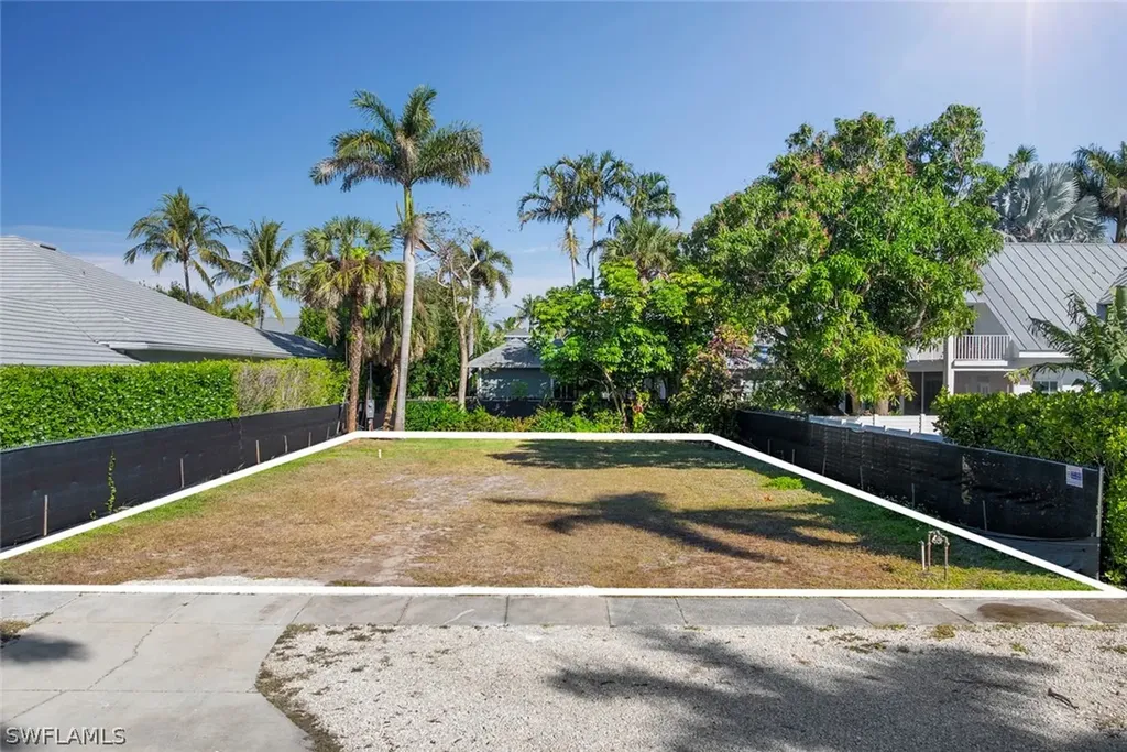 395 7th Avenue S Naples FL 34102