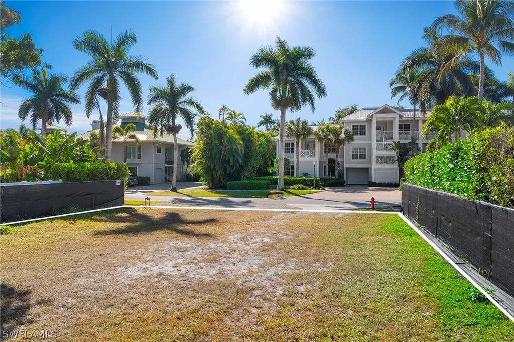 395 7th Avenue S Naples FL 34102