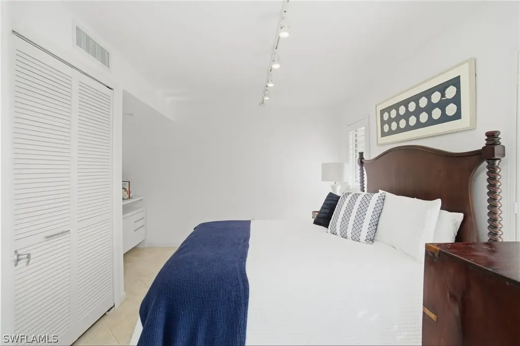 53 High Point Circle W Naples FL 34103