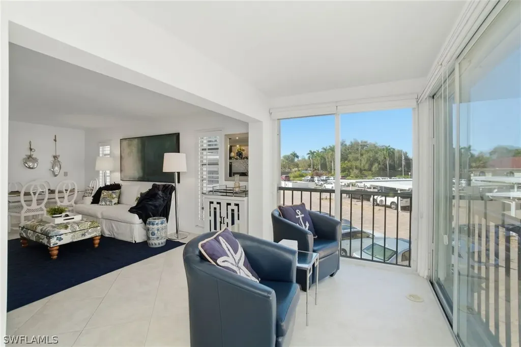 53 High Point Circle W Naples FL 34103