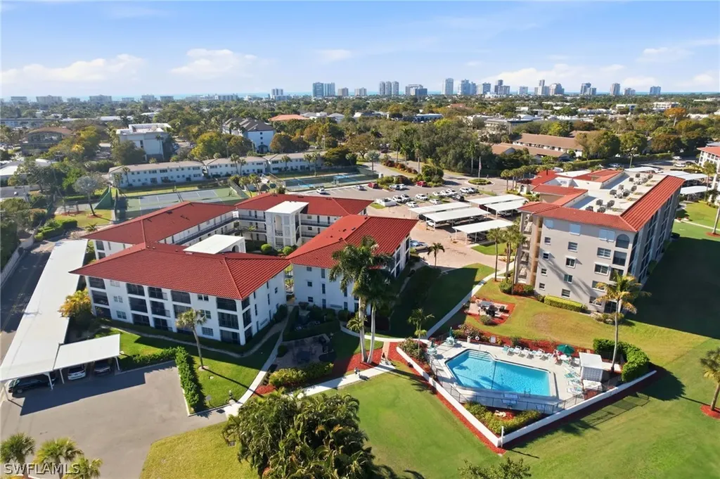 53 High Point Circle W Naples FL 34103