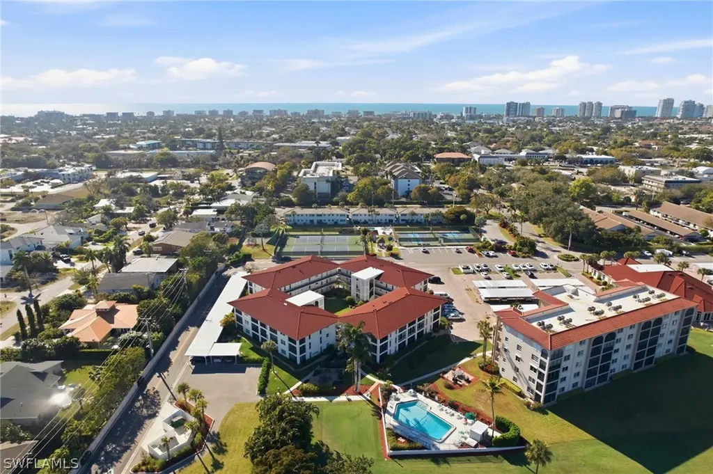 53 High Point Circle W Naples FL 34103
