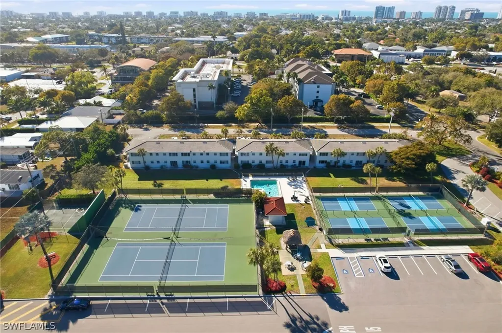 53 High Point Circle W Naples FL 34103