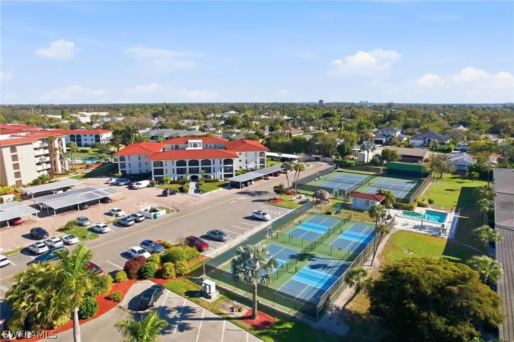 53 High Point Circle W Naples FL 34103