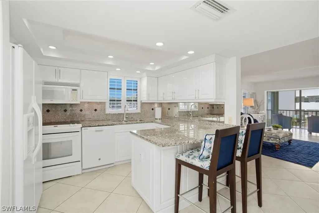 53 High Point Circle W Naples FL 34103