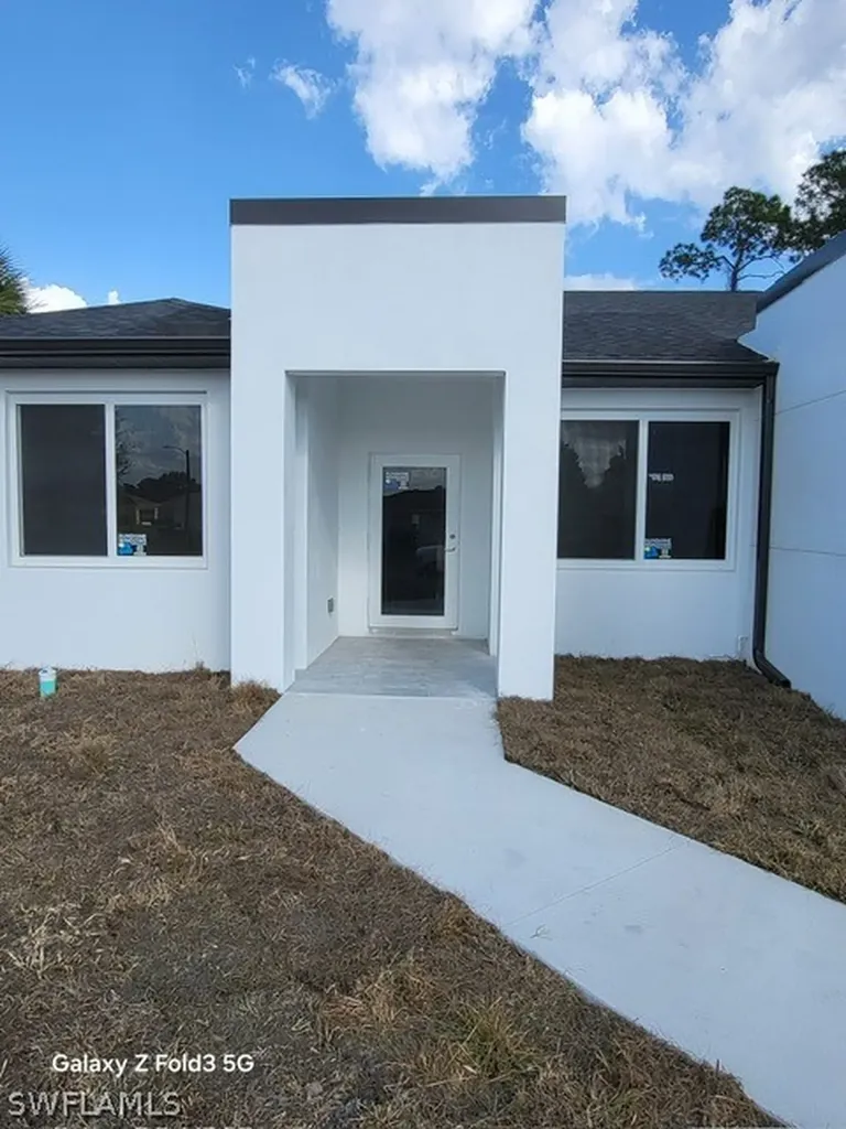 718 Robert Avenue Lehigh Acres FL 33936