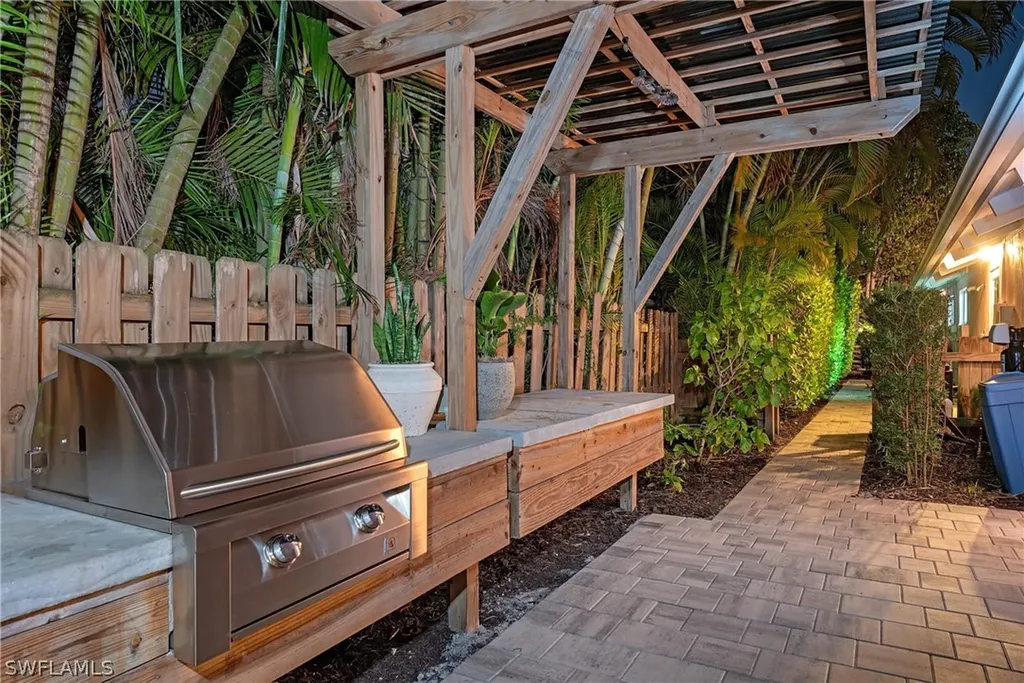 4875 Whispering Pine Way Naples FL 34103