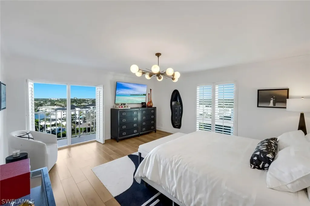250 Park Shore Drive Naples FL 34103
