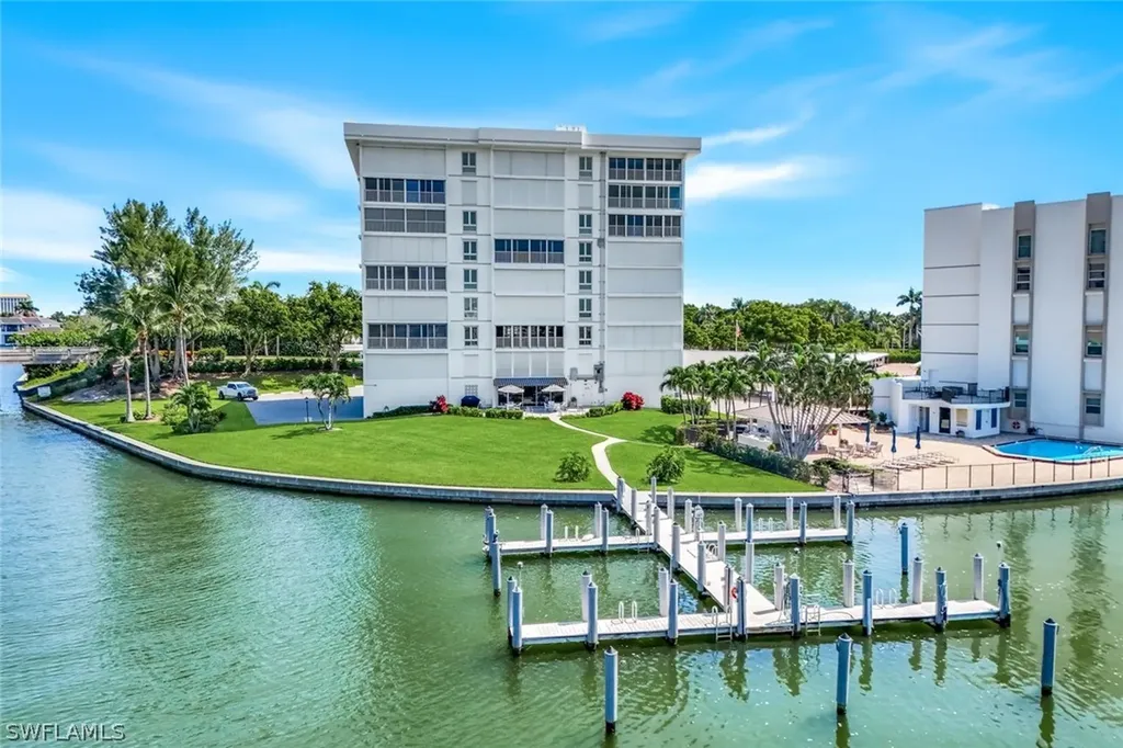 250 Park Shore Drive Naples FL 34103