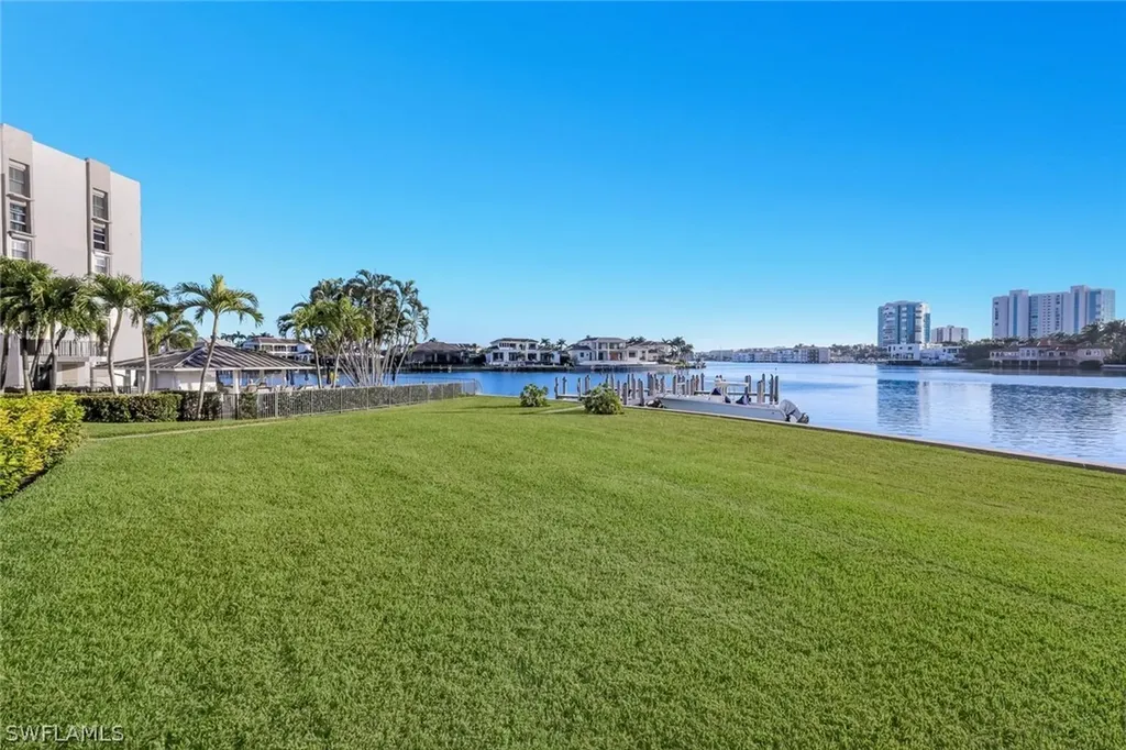 250 Park Shore Drive Naples FL 34103