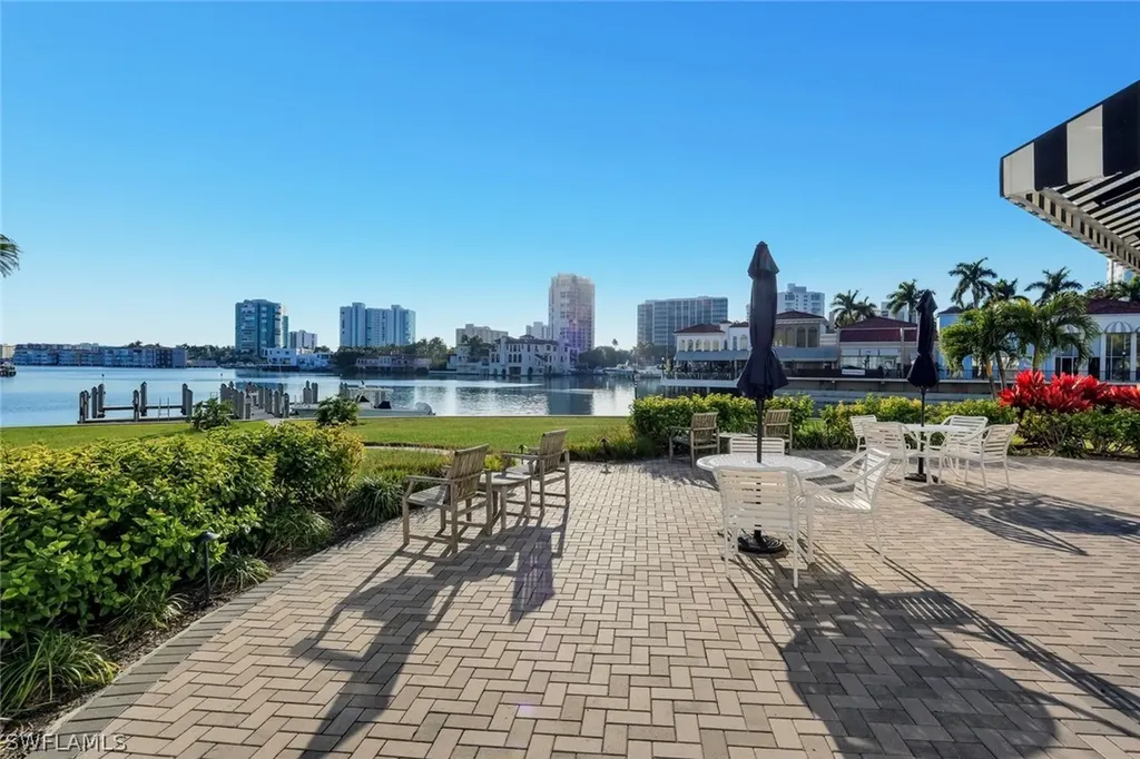 250 Park Shore Drive Naples FL 34103
