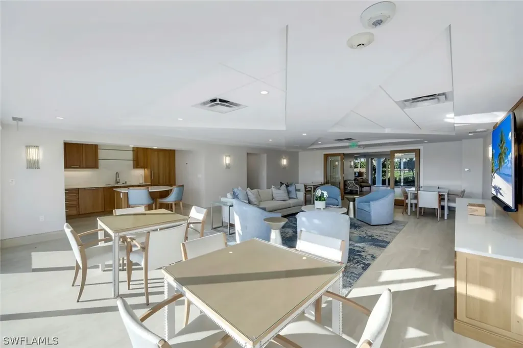 250 Park Shore Drive Naples FL 34103