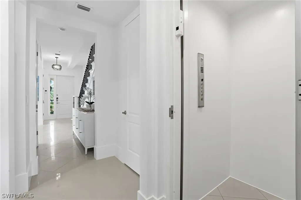 1008 7th Street S Naples FL 34102