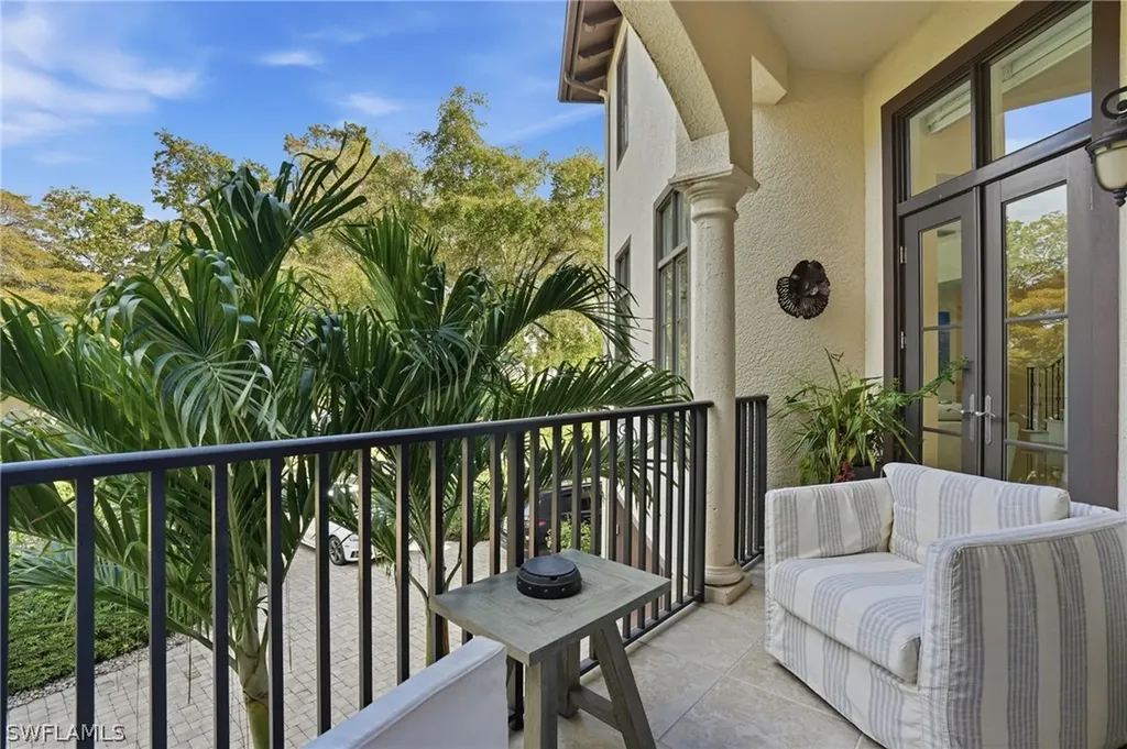 1008 7th Street S Naples FL 34102