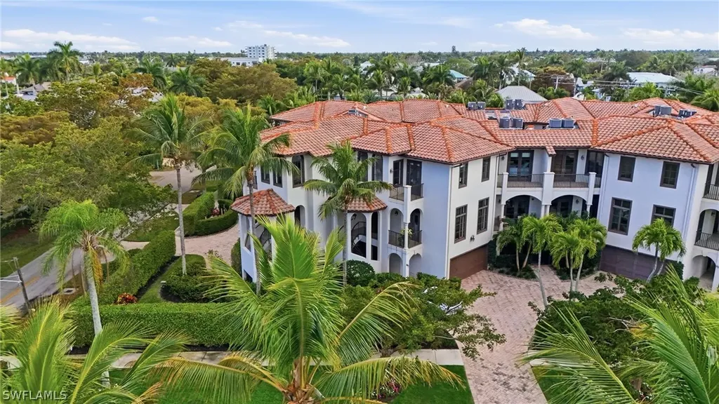1008 7th Street S Naples FL 34102