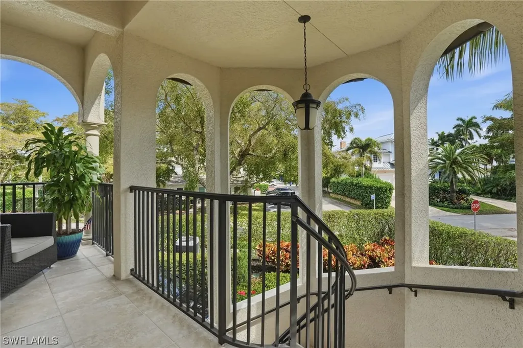 1008 7th Street S Naples FL 34102
