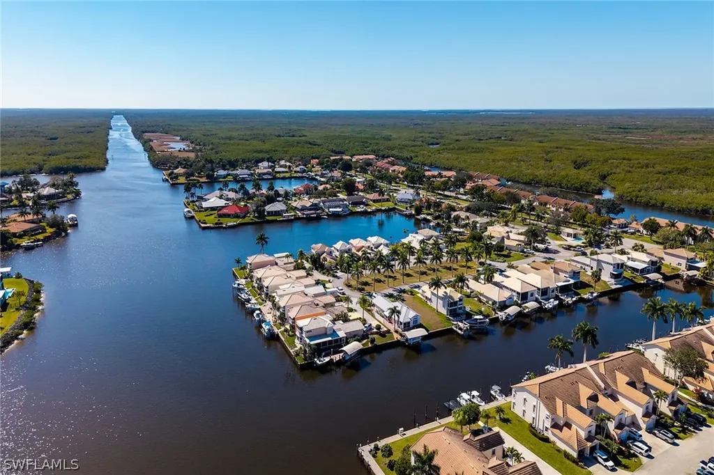 193 Eveningstar Cay Naples FL 34114