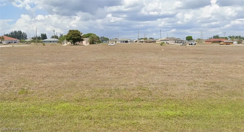 605 NE 15th Terrace Cape Coral FL 33909