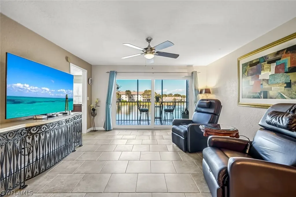 Naples FL, 9580 Victoria Lane, Unit 208A