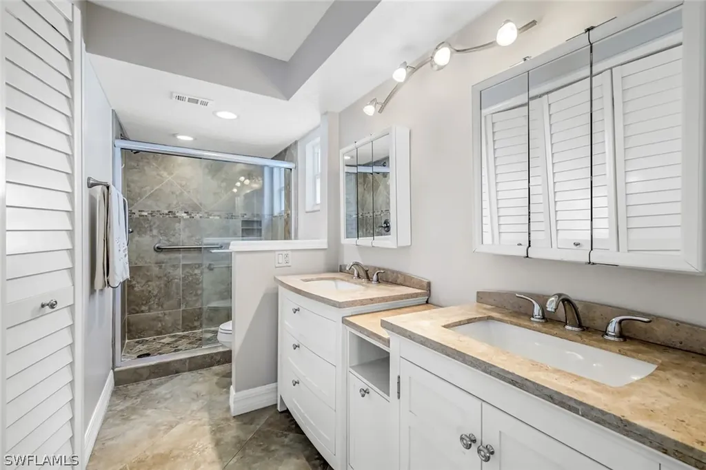 9580 Victoria Lane Naples FL 34109