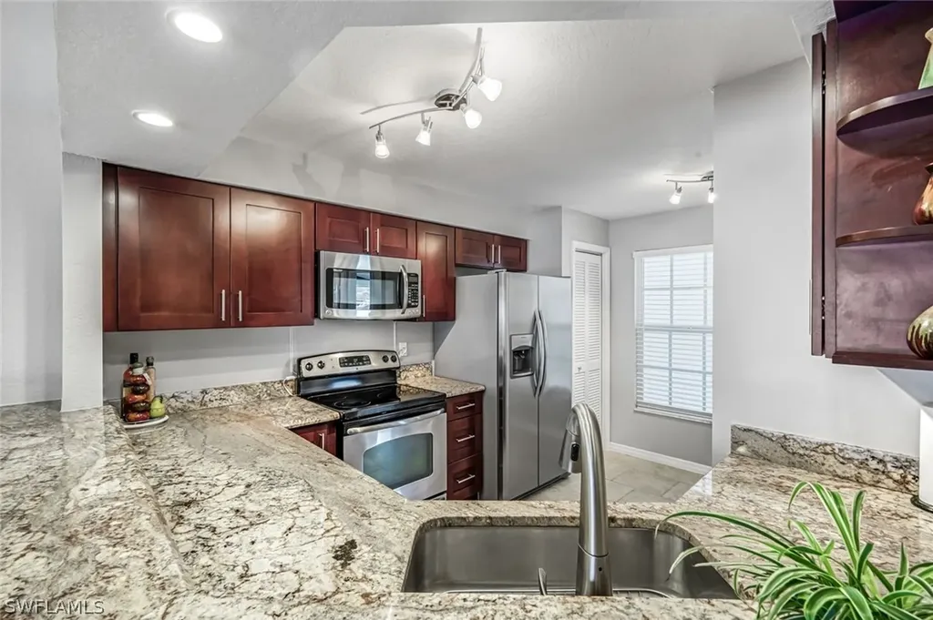 9580 Victoria Lane Naples FL 34109
