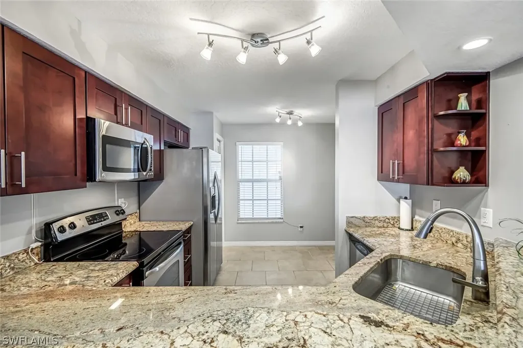 9580 Victoria Lane Naples FL 34109