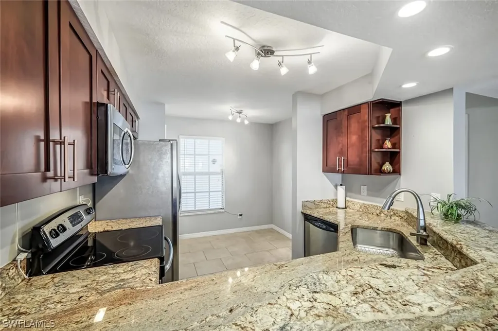 9580 Victoria Lane Naples FL 34109